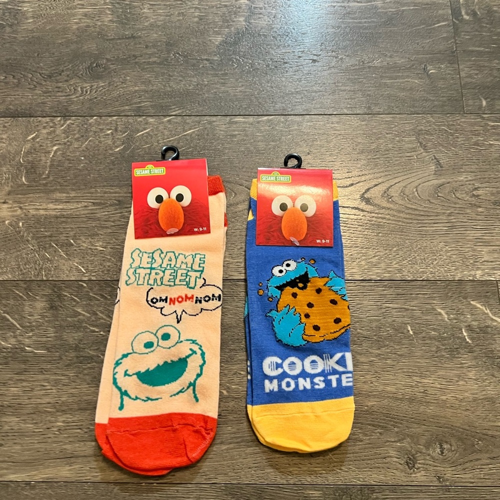 Set of 2 PRS of Sesame Street Ankle High Socks SZ 9-11 NEW - Picture 1 of 4